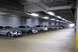 サムネイル 地下駐車場